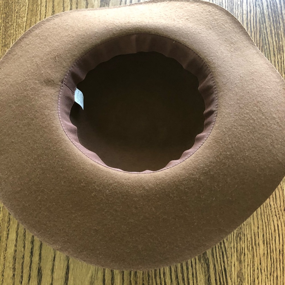 Felt hat. - Picture 3 of 3